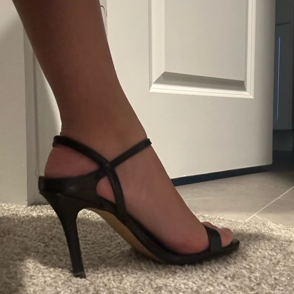 Express Shoes - Black classic heel